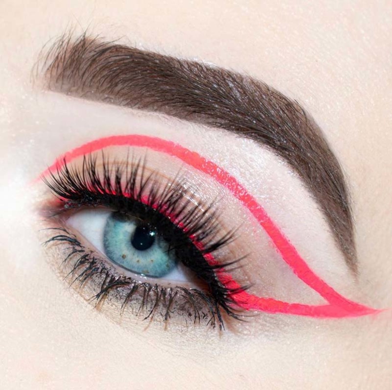 Graphic Liner Crease